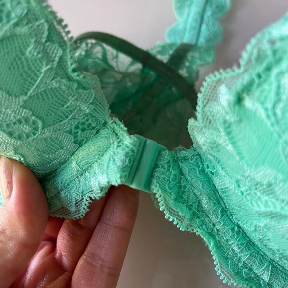 NWOT VS PINK date pushup bra - Picture 2 of 5